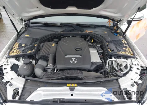 2017 Mercedes-Benz C 300 4Matic z USA, uszkodzony, nr VIN WDDWJ4KB5HF329028